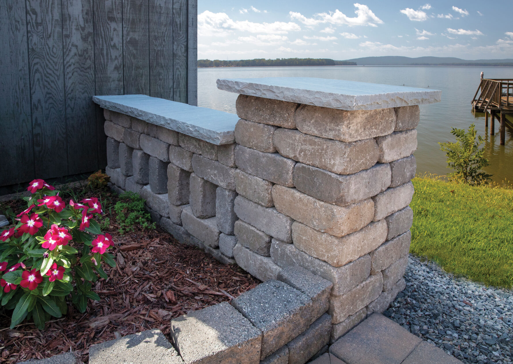 CaptivaWall Column and custom wall in Canyon Blend