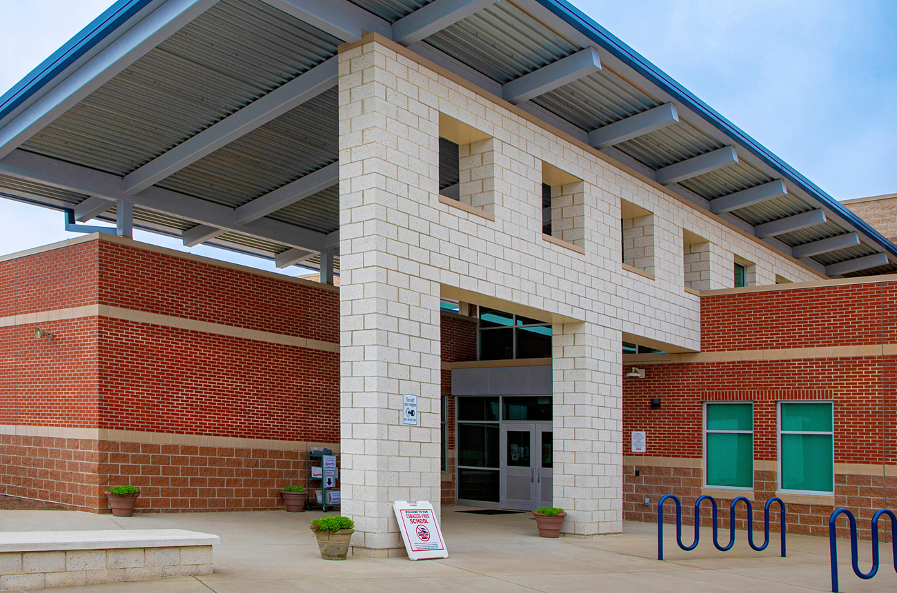 JM Alexander Middle School in Huntersville, NC featuring Prestige Masonry Architectural Block - Smooth Face in Luminous Sea Salt and Ivory Coast