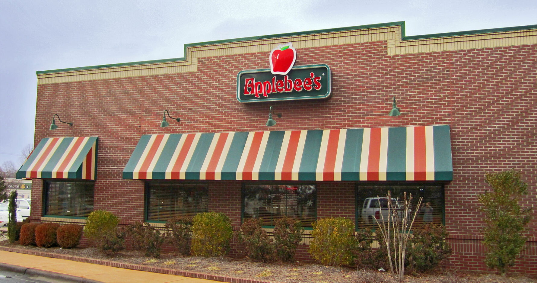 Applebee's featuring Taylor Clay Brick supplied by Johnson Concrete Products